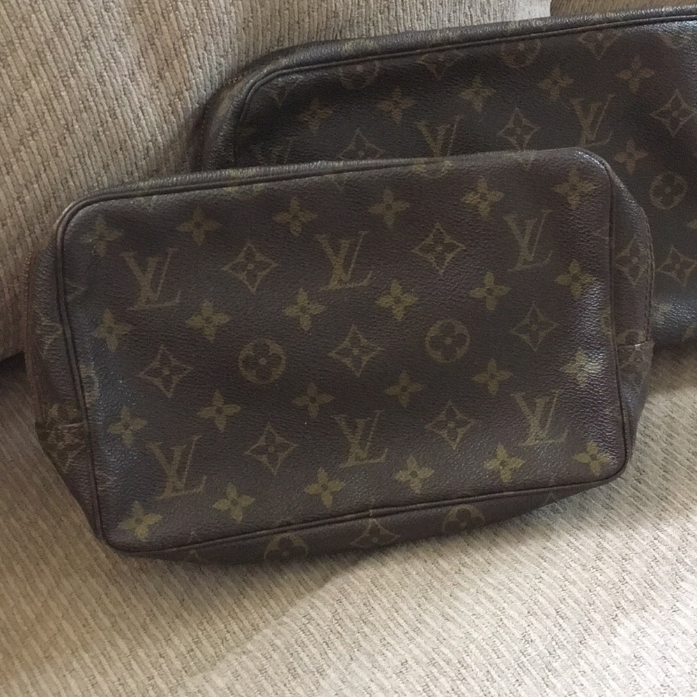 LV Trousse 23